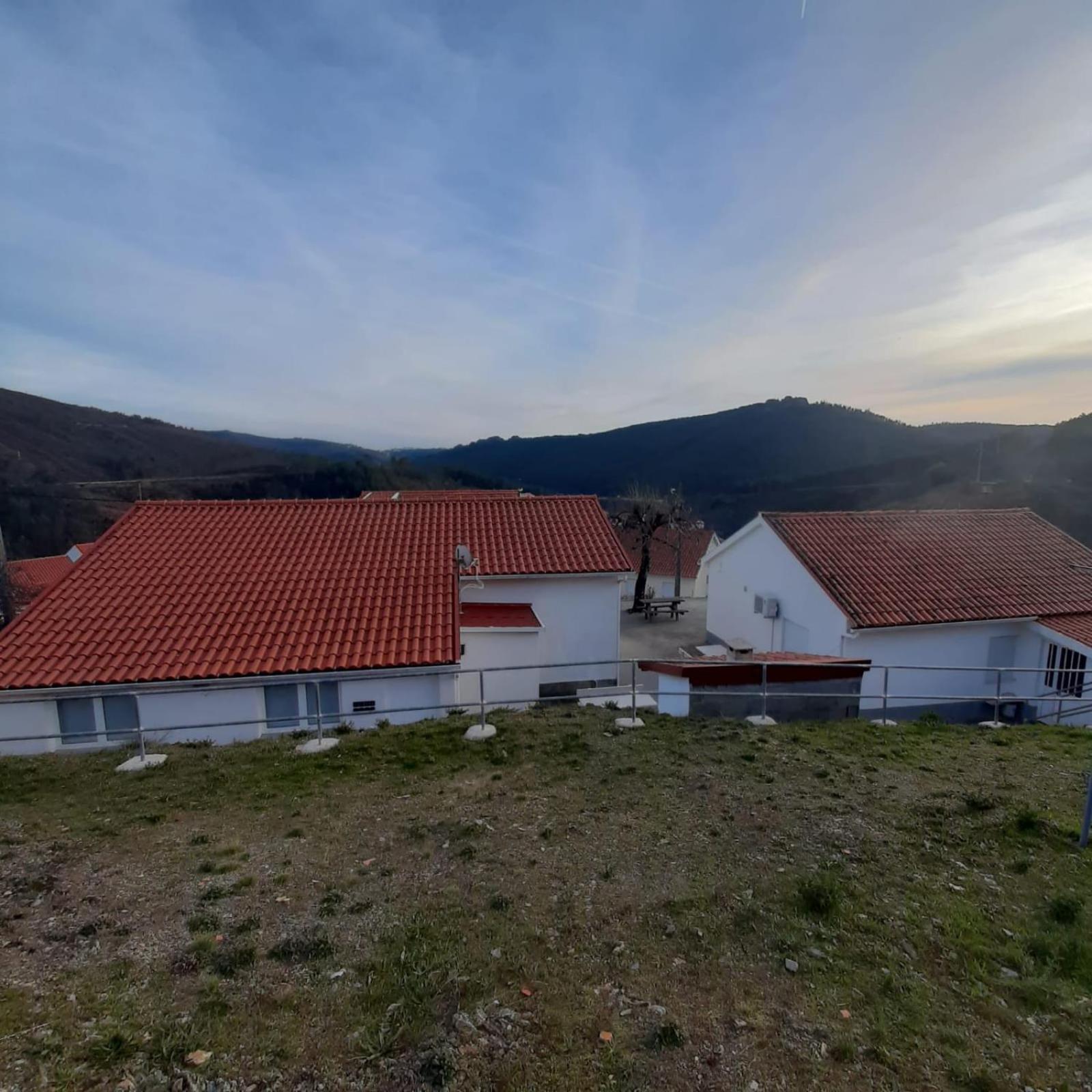 Casas Da Escola - "A Escola" - Meas Villa Пампилоза да Сера Екстериор снимка